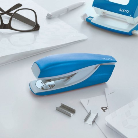 Zszywacz NeXXt Wow niebieski metaliczny 30k (55021036) Leitz