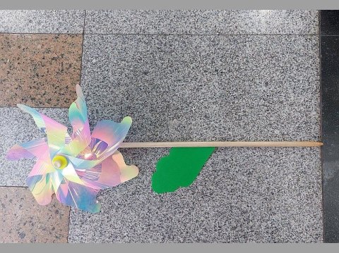 Wiatrak neonowy 32cm Adar (591745)